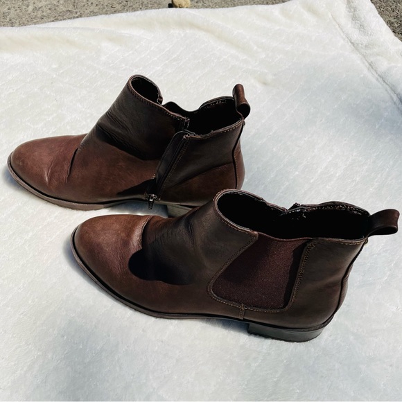 Style & Co. Chelsea Boots Size 10. - Picture 3 of 6